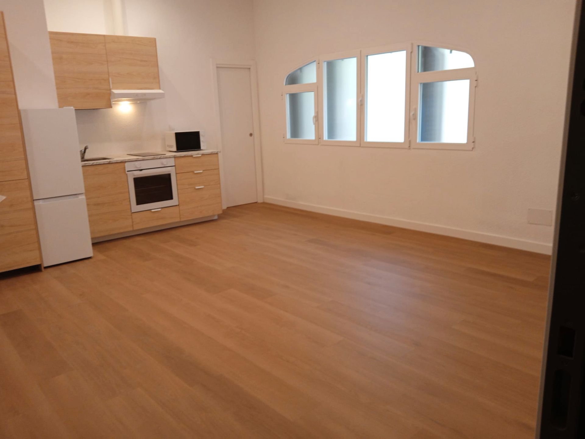 Study to rent in  Madrid Capital  with Air Conditioner, Heating and Oven