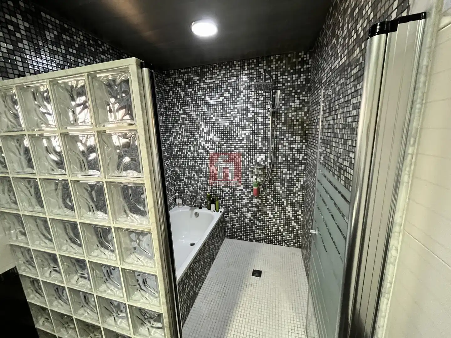Badezimmer von Haus oder Chalet zum Verkauf in Olivella mit Terrasse, Abstellraum und Schwimmbad