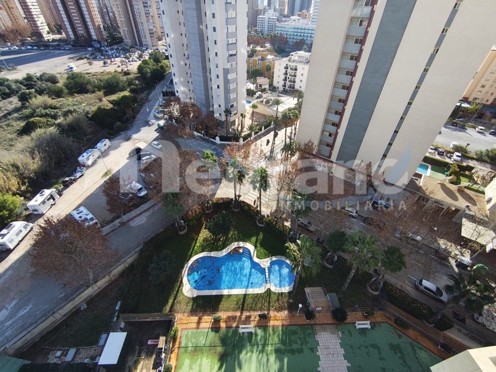 Vista exterior de Pis en venda en Benidorm amb Aire condicionat, Calefacció i Jardí privat