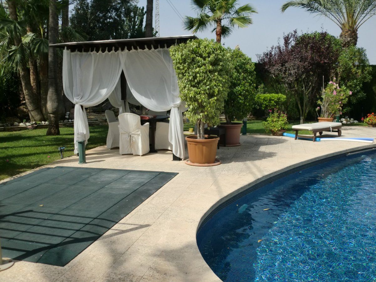 Piscina de Casa o xalet en venda en Elche / Elx amb Aire condicionat, Calefacció i Jardí privat