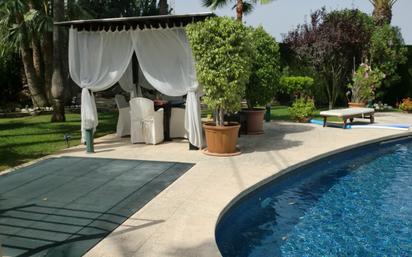 Piscina de Casa o xalet en venda en Elche / Elx amb Aire condicionat, Calefacció i Jardí privat