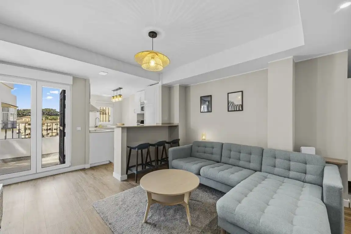 Sala de estar de Apartamento en venta en Benalmádena con Aire acondicionado, Calefacción y Amueblado