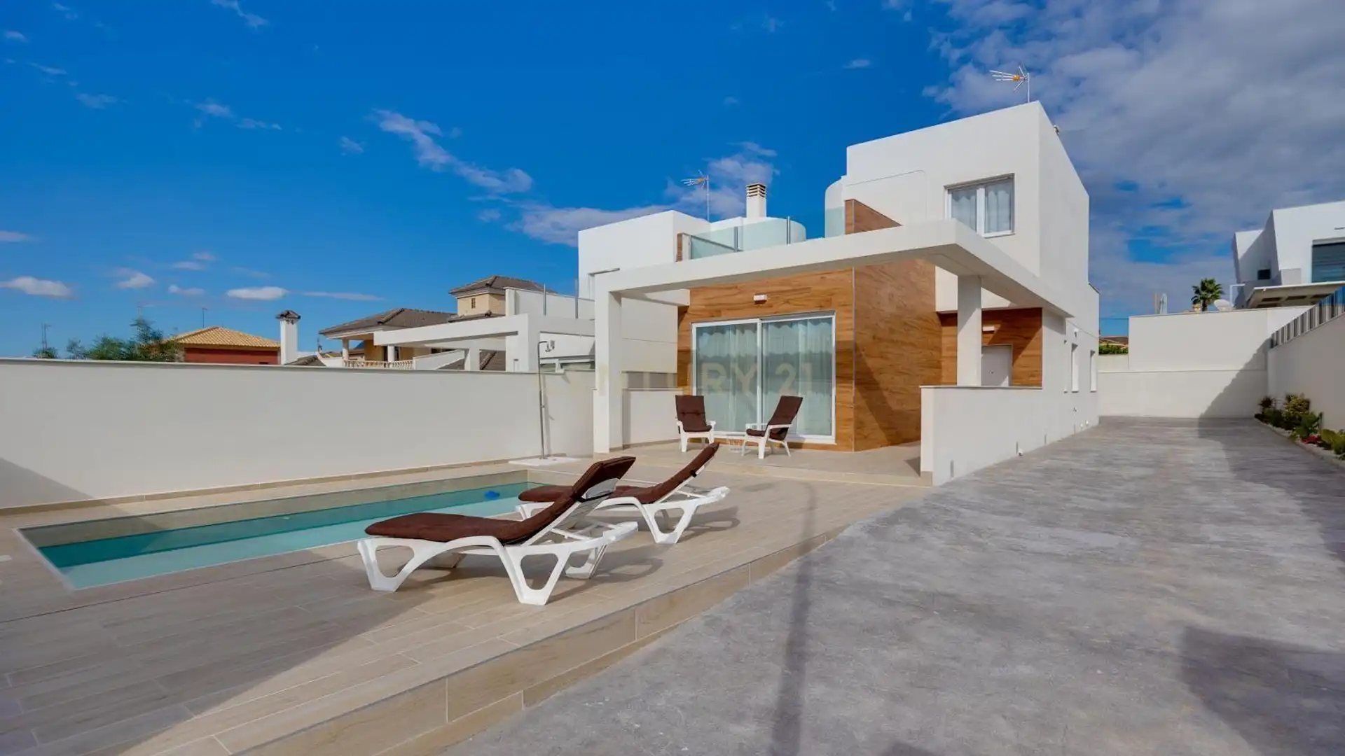 Vista exterior de Casa o chalet en venta en Torrevieja con Aire acondicionado, Piscina y Domótica