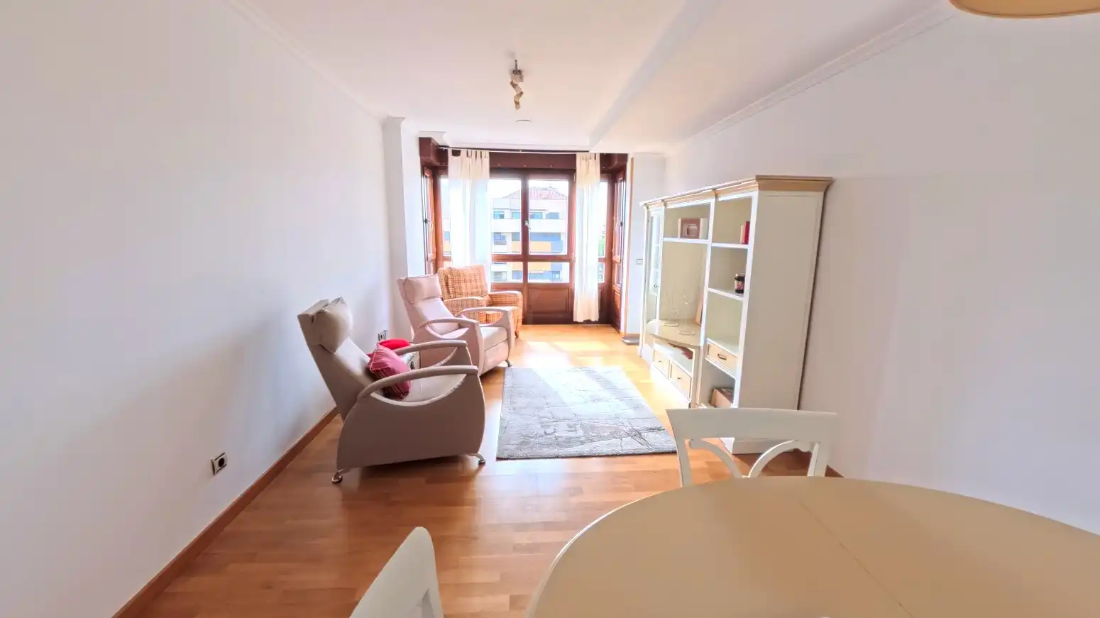 Sala de estar de Piso de alquiler en  Logroño con Aire acondicionado, Calefacción y Jardín privado