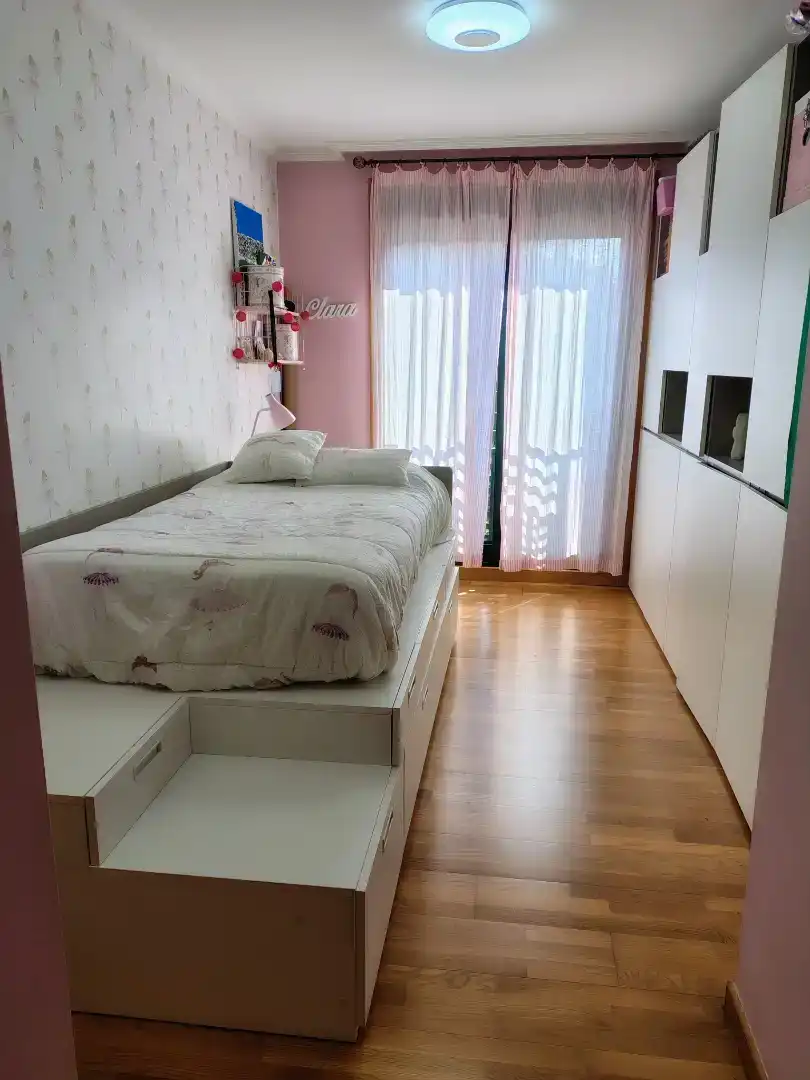 Dormitori de Pis en venda en Pontevedra Capital  amb Jardí privat, Parquet i Traster