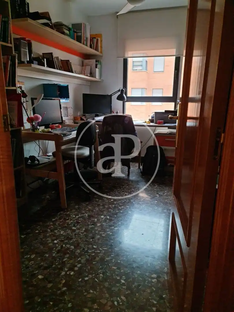 Wohnung zur Miete in Valencia mit Klimaanlage, Heizung und Privatgarten