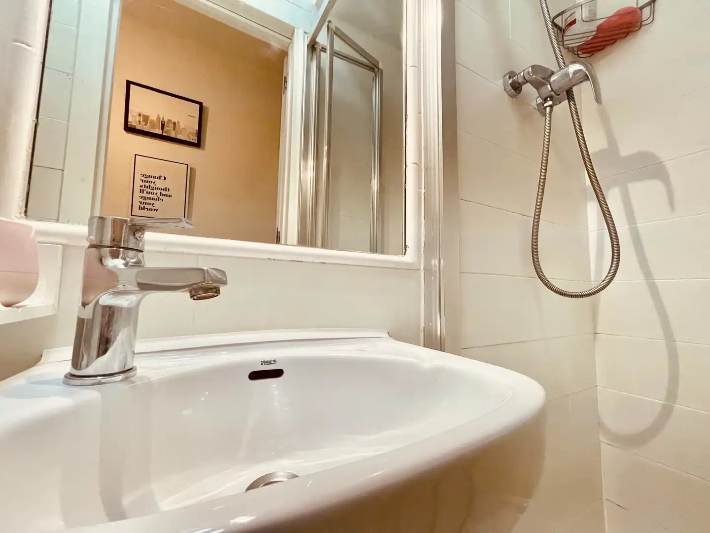 Bathroom of Apartments for rent in Madrid  with Heating, Terrace and Furnished