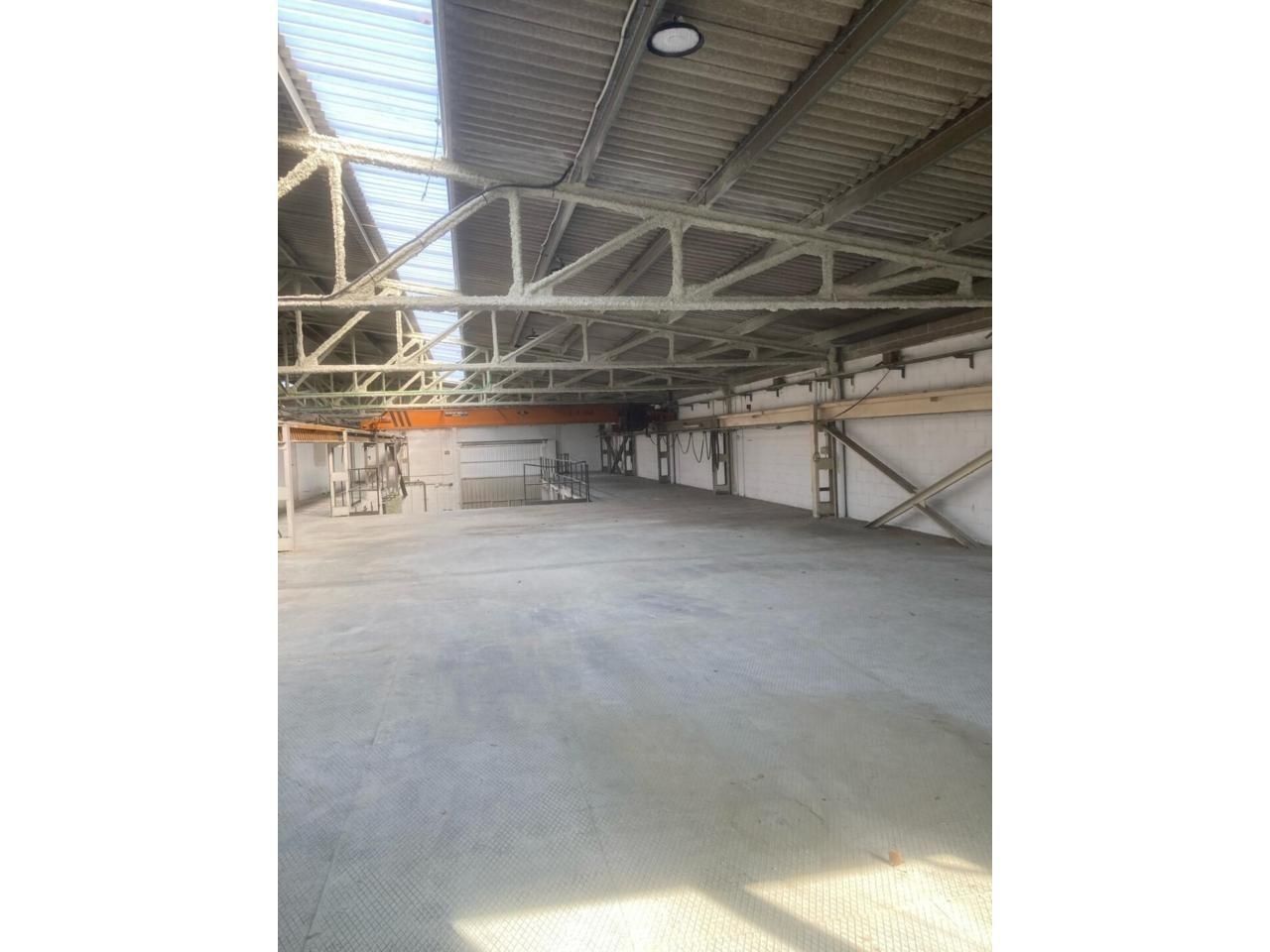 Nau industrial de lloguer en Montcada i Reixac