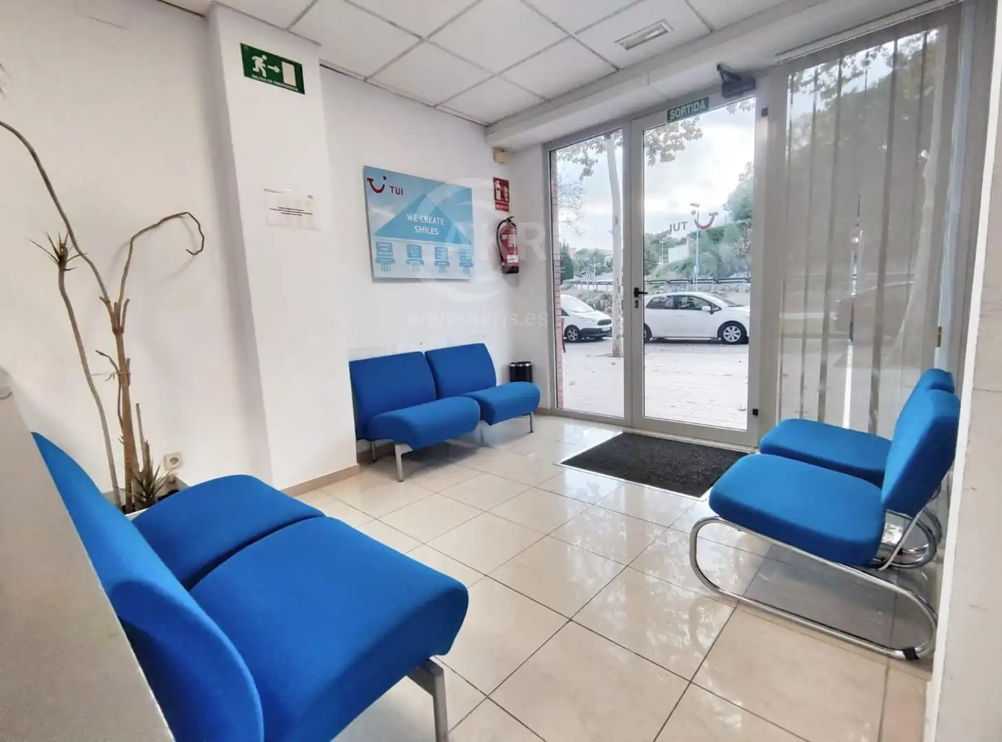 Büro zur Miete in Lloret de Mar mit Klimaanlage, Terrasse und Möbliert