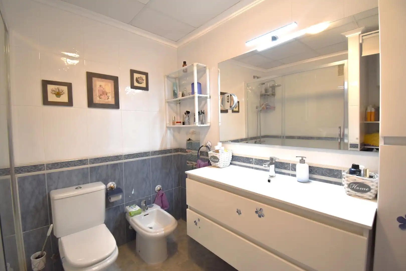 Baño de Apartamento de alquiler en Santa Pola con Aire acondicionado, Calefacción y Terraza