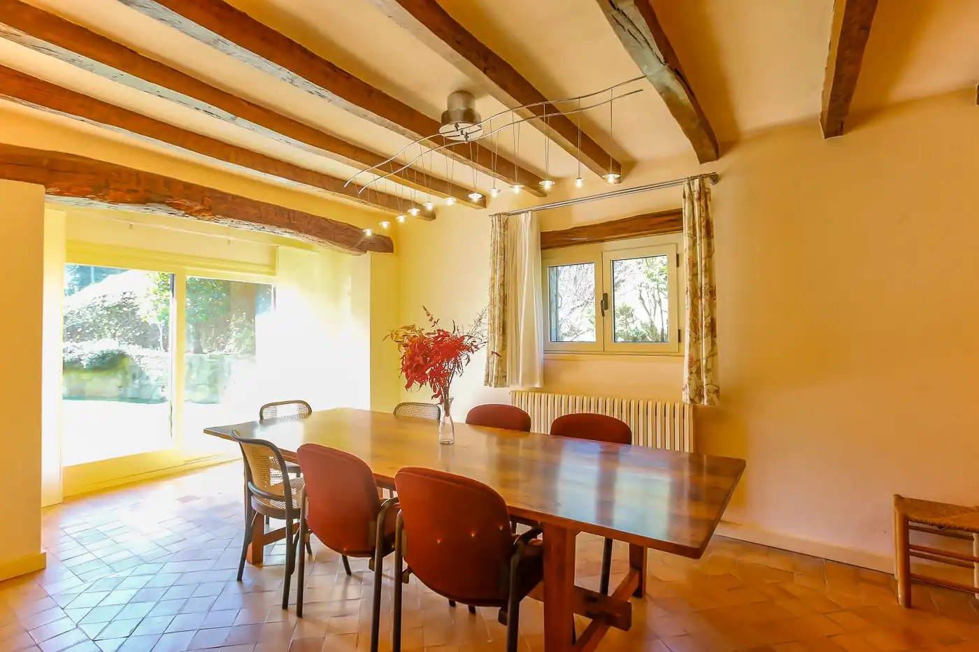 Comedor de Finca rústica en venta en Olot con Calefacción, Jardín privado y Terraza