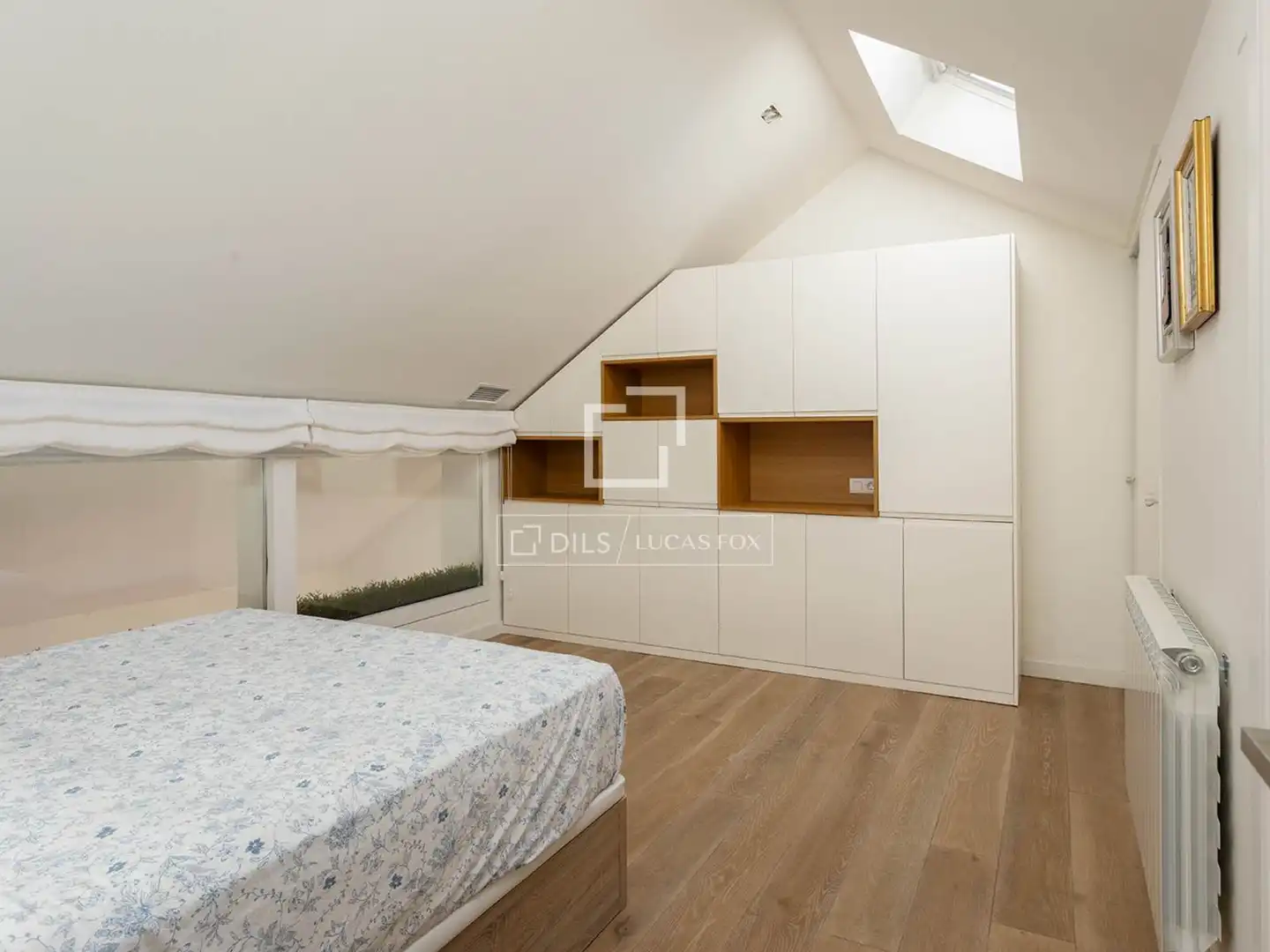 Schlafzimmer von Wohnung zum Verkauf in Barcelona mit Klimaanlage und Terrasse