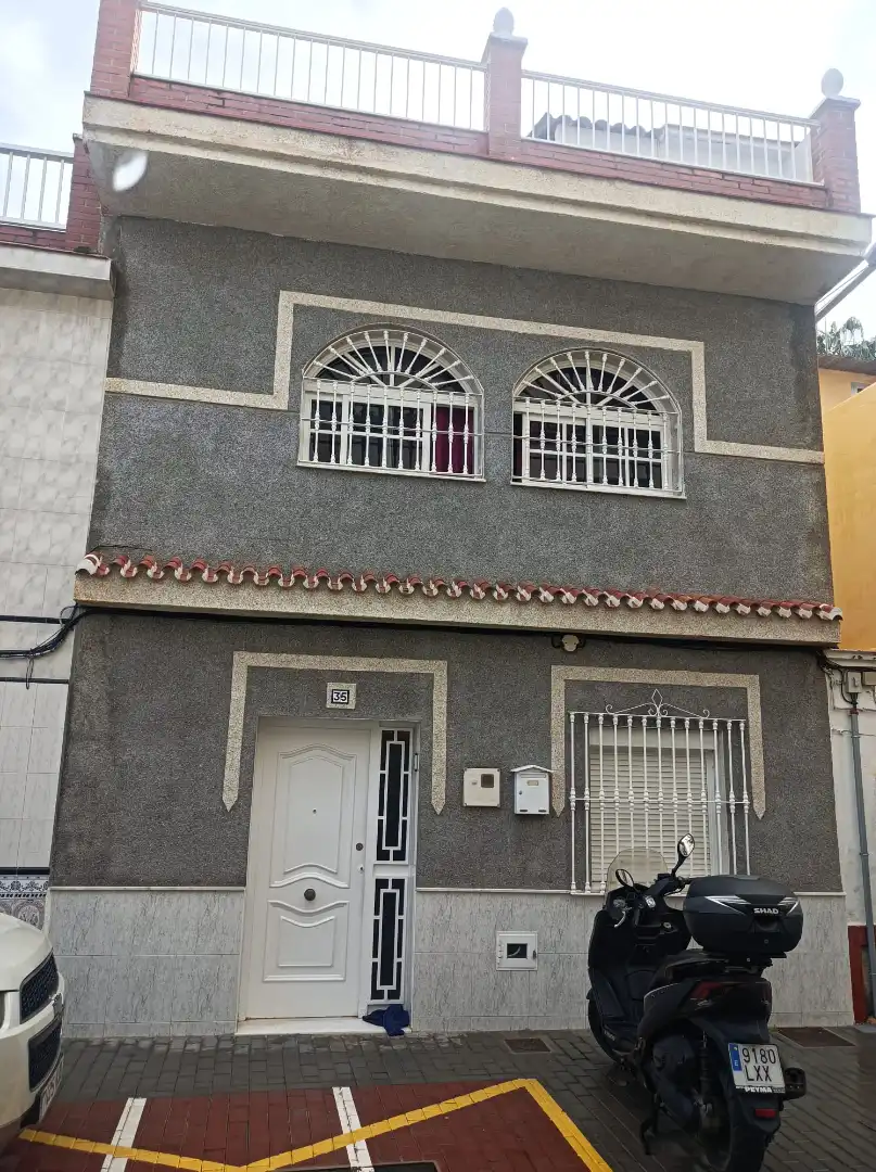 Vista exterior de Casa o chalet en venta en Vélez-Málaga con Aire acondicionado, Terraza y Amueblado