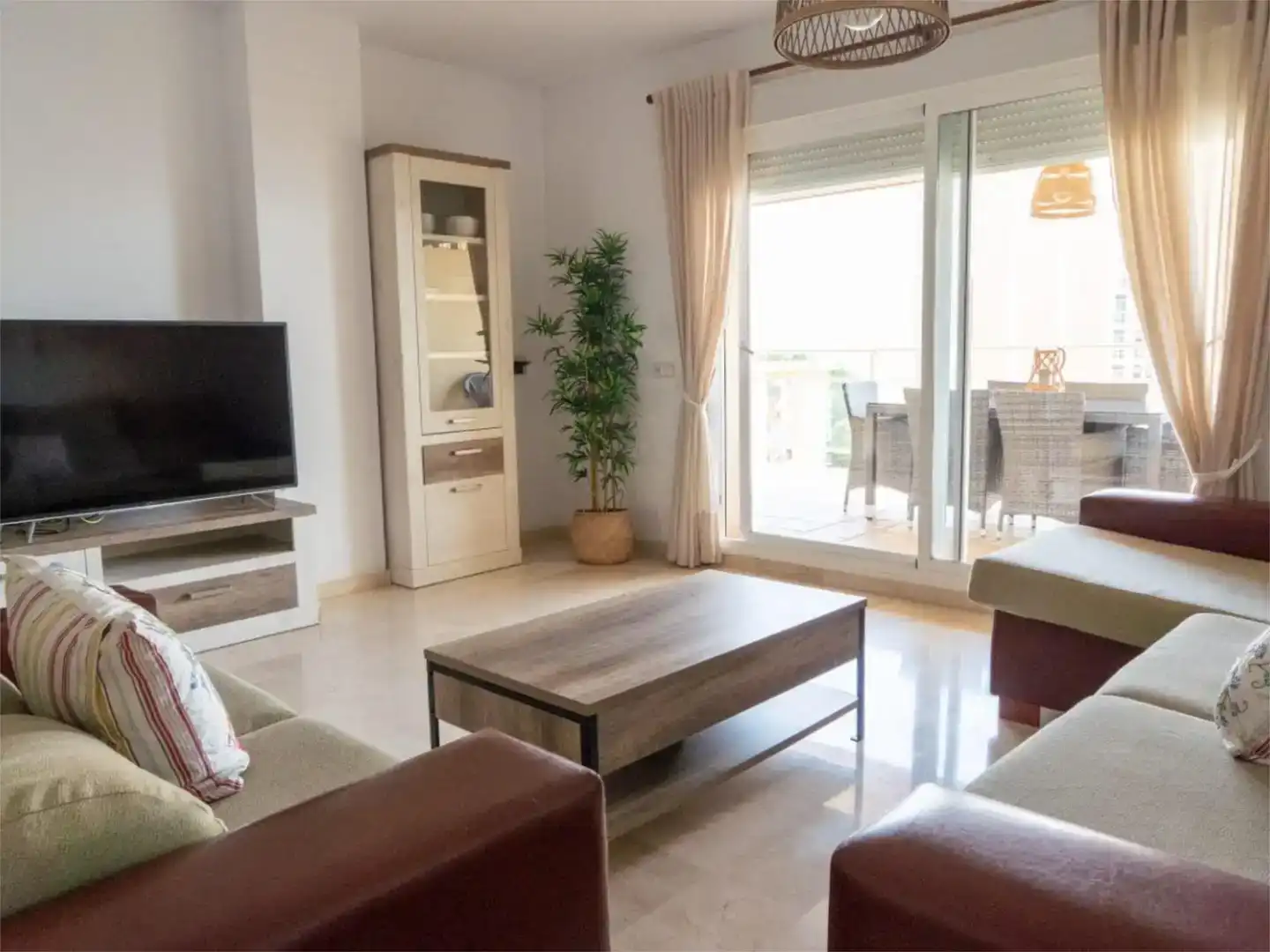 Sala d'estar de Apartament en venda en Fuengirola amb Aire condicionat, Piscina i Balcó
