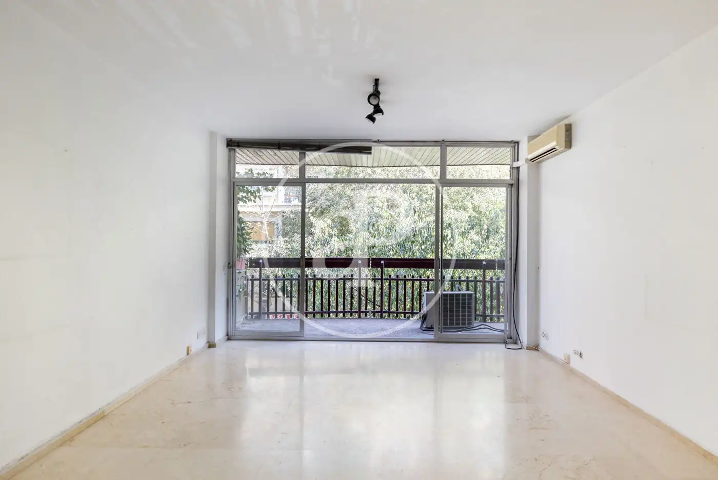 Vista exterior de Piso en venta en Barcelona con Aire acondicionado, Calefacción y Balcón
