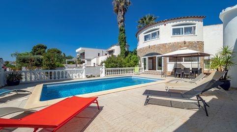 Espectacular mansión al canal con amarre de 28m y piscina privada en Empuriabrava, imatge 2