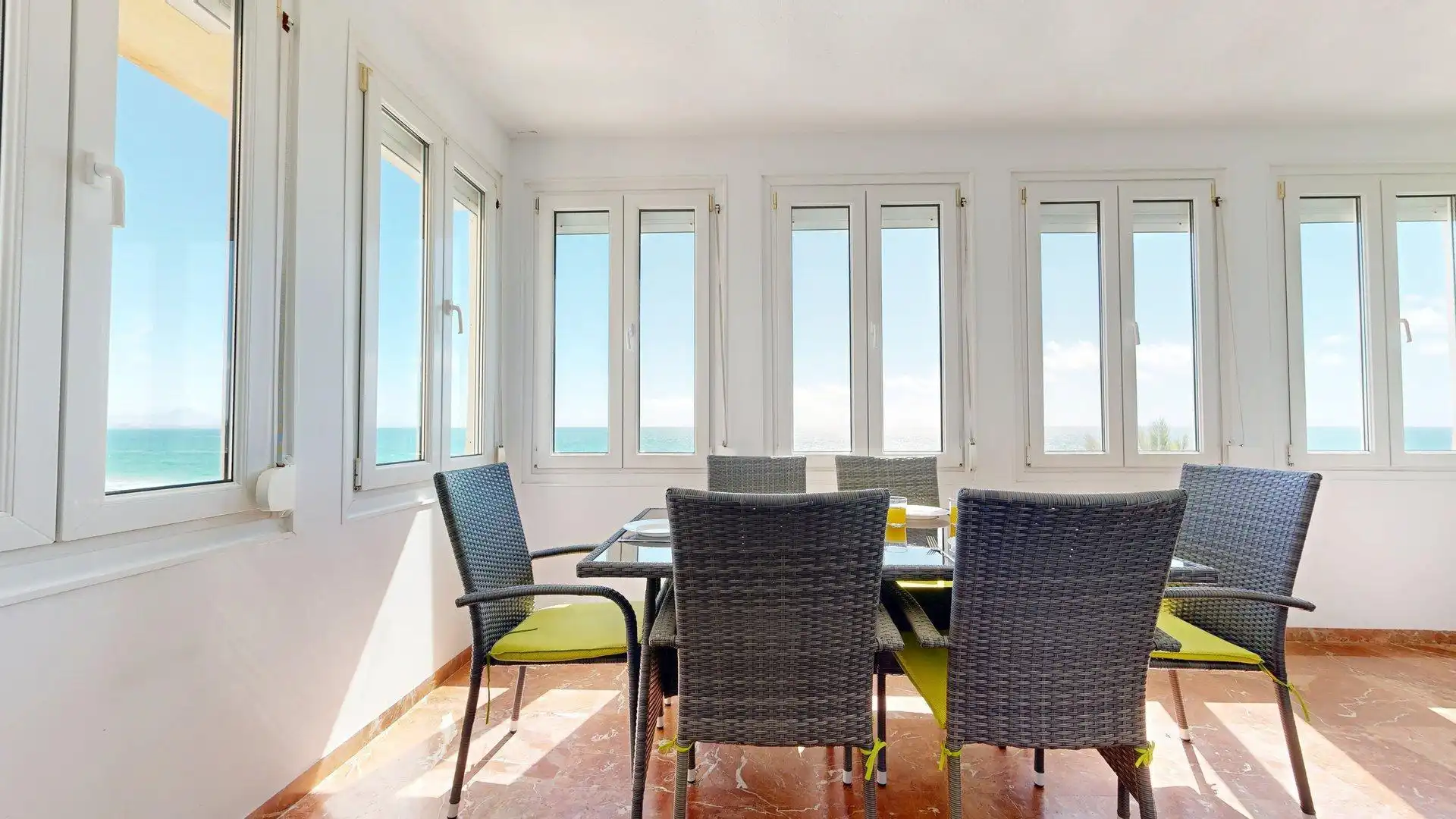 Menjador de Apartament de lloguer en Elche / Elx amb Aire condicionat, Jardí privat i Terrassa