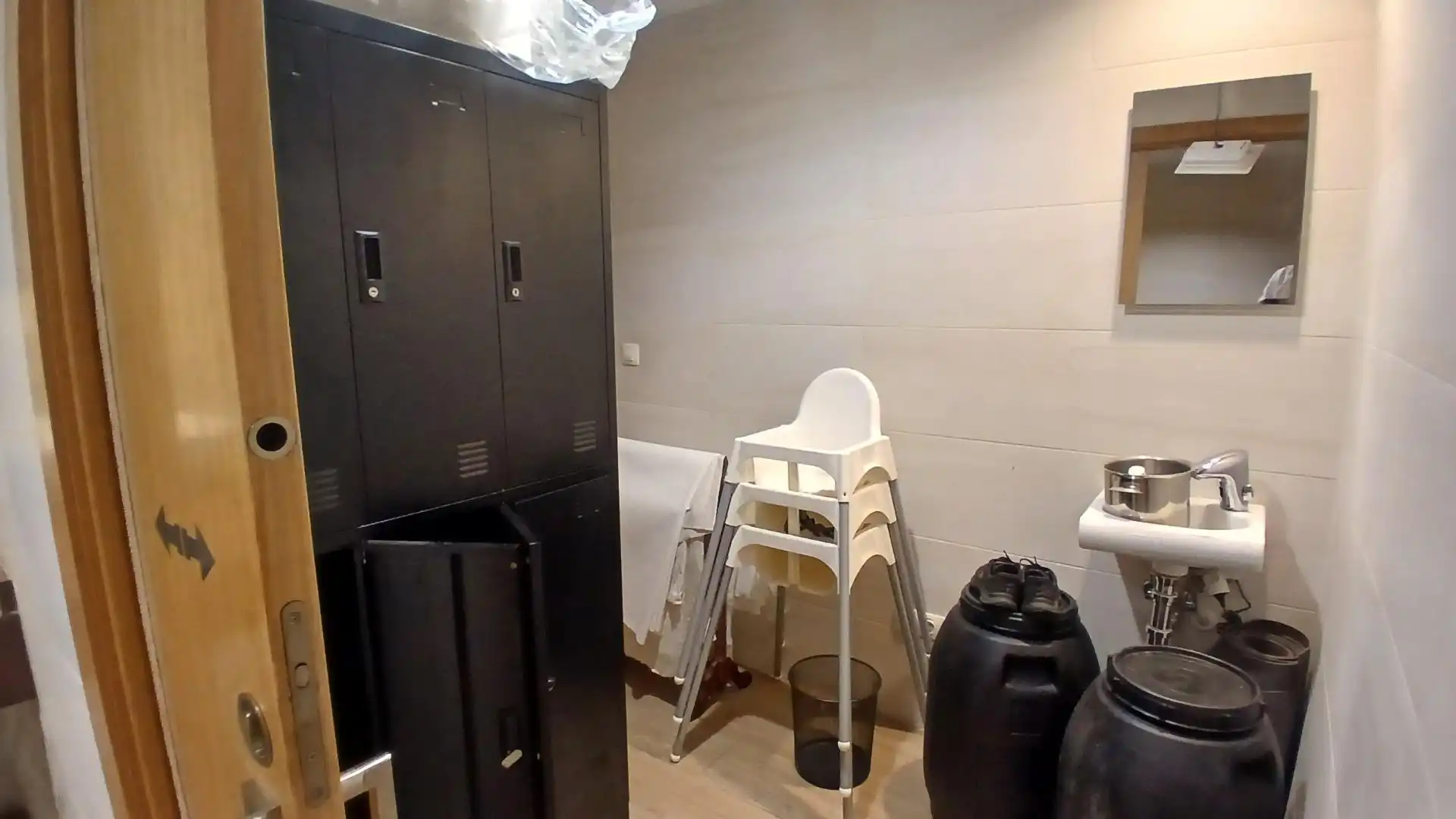 Baño de Local en venta en Usansolo con Amueblado