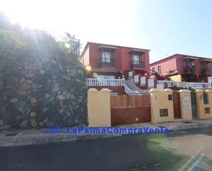 Vista exterior de Casa o xalet en venda en Breña Baja amb Jardí privat, Terrassa i Moblat