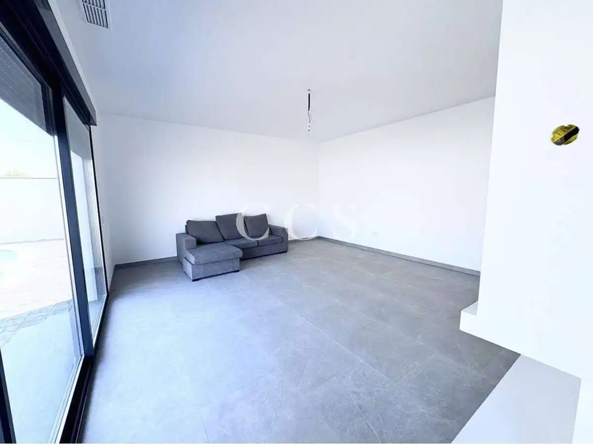 Casa o xalet en venda en Dos Hermanas amb Terrassa i Piscina