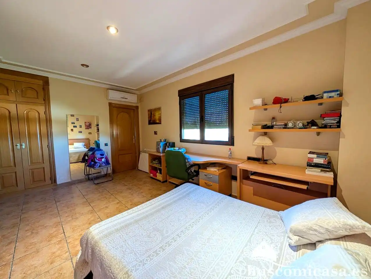 Dormitori de Casa o xalet en venda en Linares amb Aire condicionat, Jardí privat i Terrassa