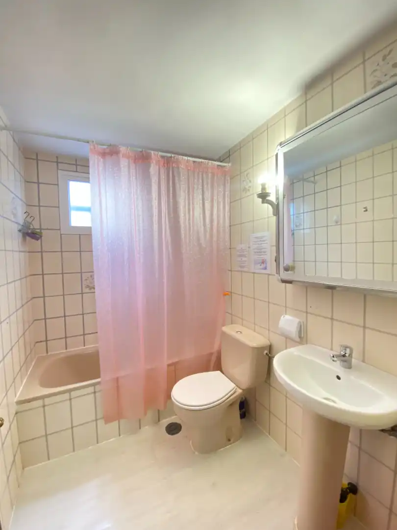 Baño de Casa adosada en venta en Santiago de Compostela  con Calefacción, Trastero y Amueblado