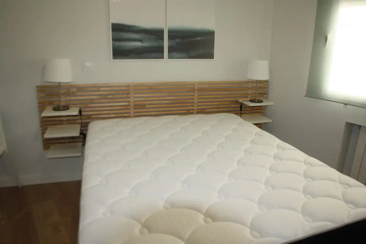 Schlafzimmer von Wohnung zur Miete in Plasencia mit Heizung, Möbliert und Balkon