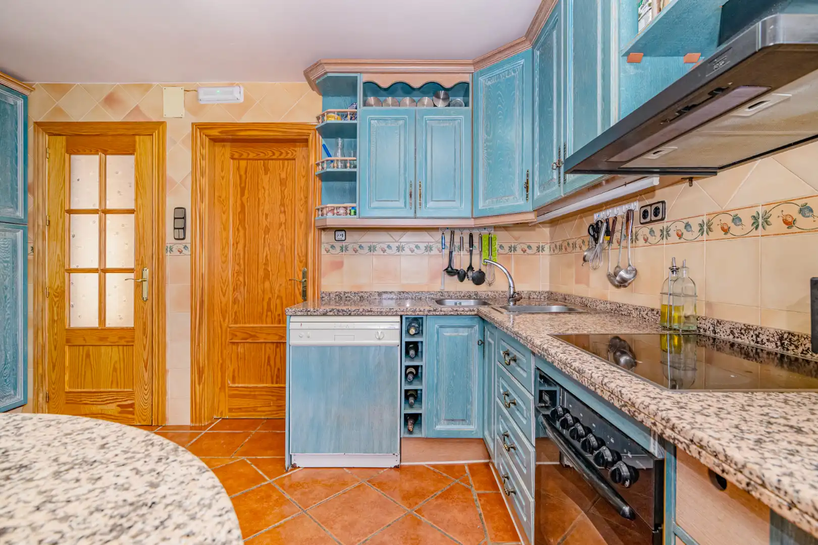 Cocina de Casa o chalet en venta en La Zubia con Aire acondicionado, Calefacción y Jardín privado