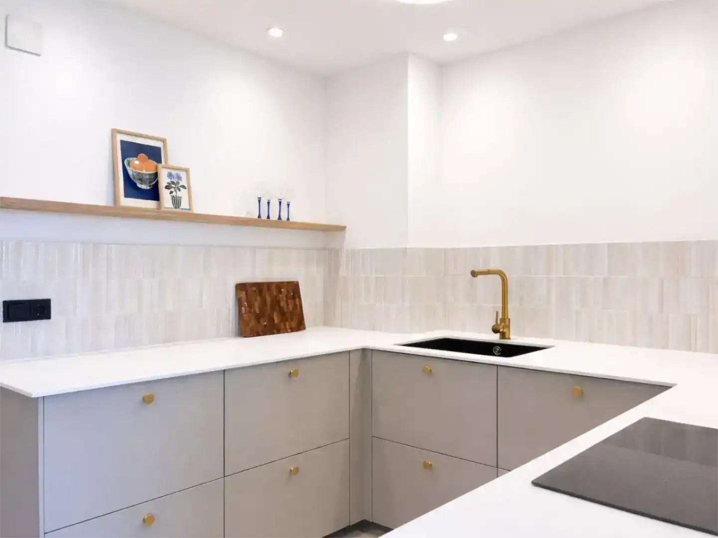 Kitchen of Flat for sale in Fuengirola  with Air Conditioner, Swimming Pool and Balcony