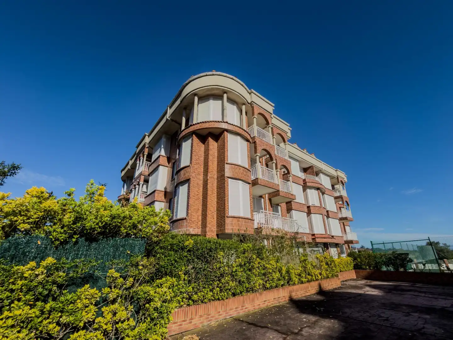 Vista exterior de Planta baixa en venda en Noja amb Calefacció, Jardí privat i Terrassa