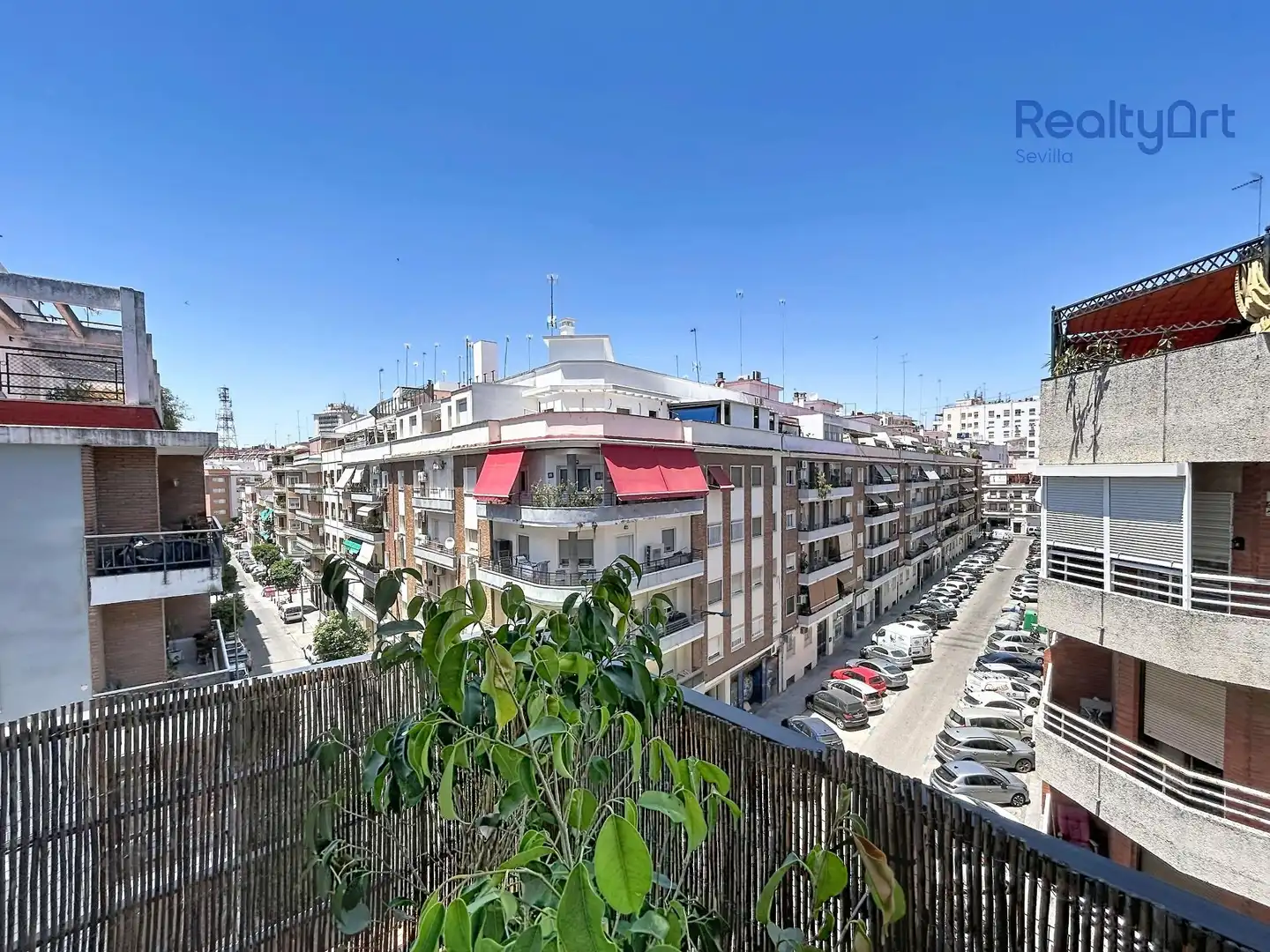 Vista exterior de Piso en venta en Sevilla con Aire acondicionado, Parquet y Terraza