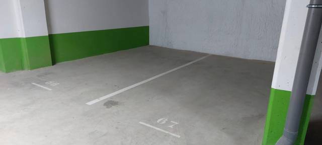 Garaje en Alquiler en Carrer Joaquim Amat-Piniella en La Clota