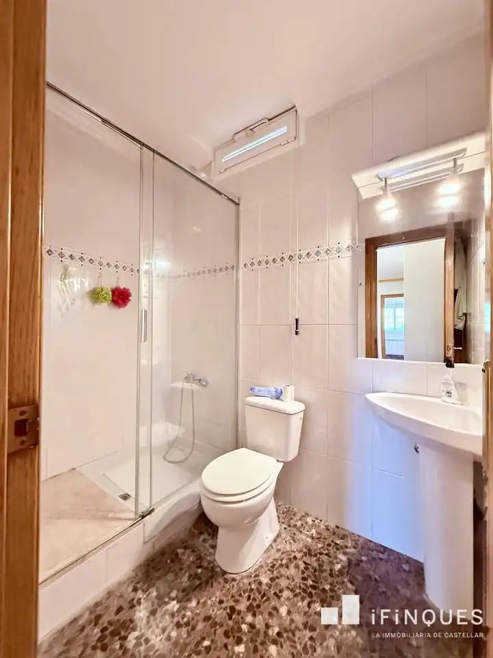 Bany de Finca rústica en venda en Castellar del Vallès amb Aire condicionat, Jardí privat i Terrassa