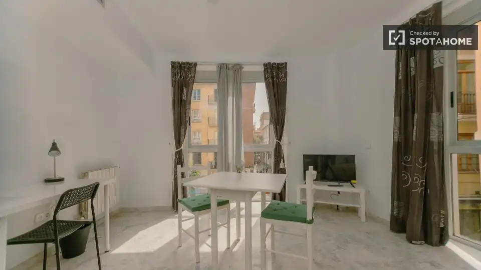 Habitación de Piso de alquiler en Valencia con Aire acondicionado, Calefacción y Amueblado