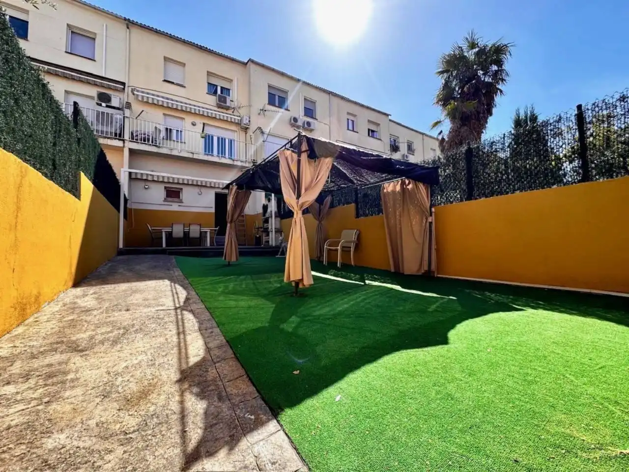 Houses for sale in Paseo Joan Miró, La Balconada - Cal Gravat