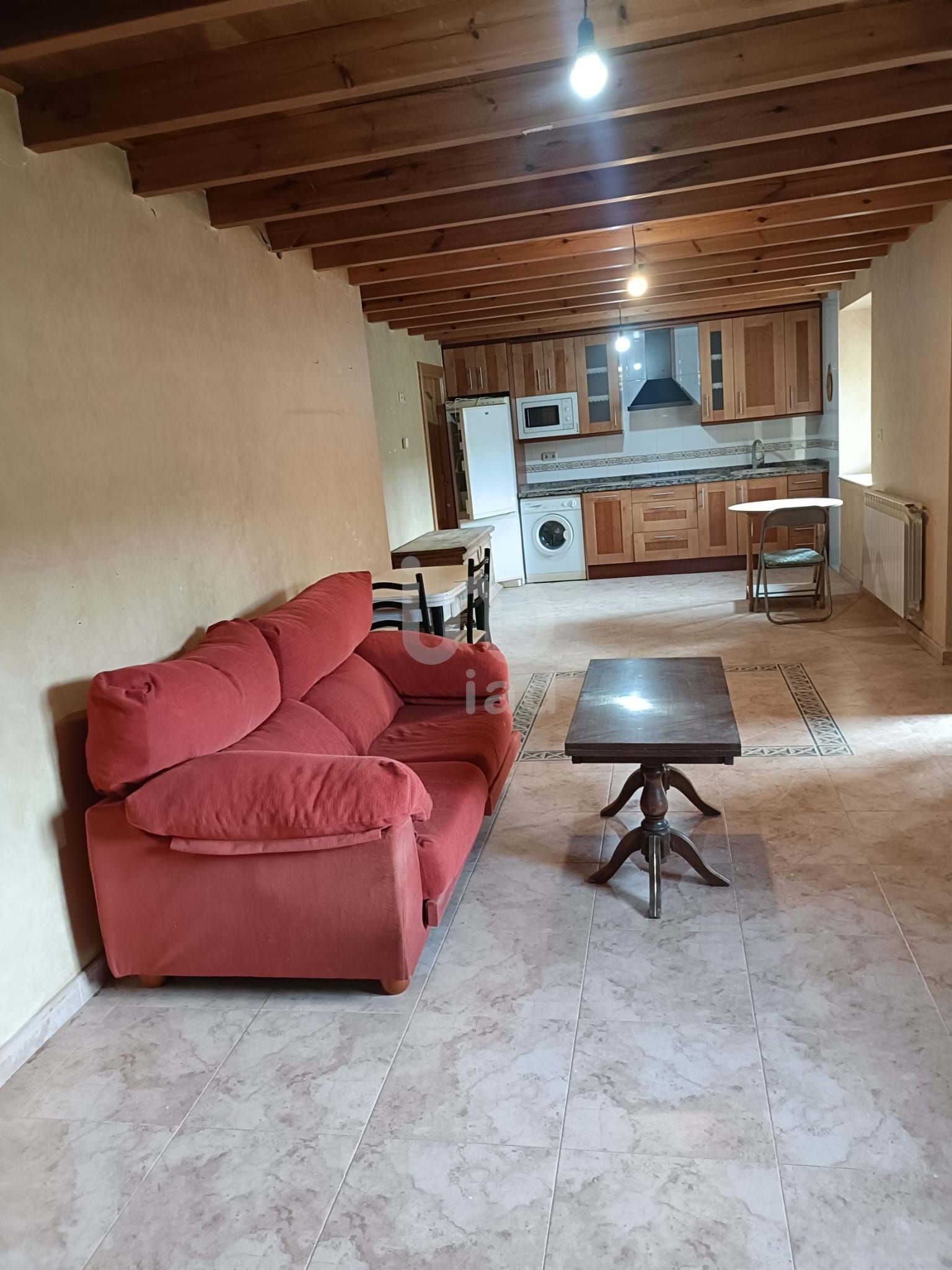 Sala d'estar de Casa o xalet en venda en Villamartín de Don Sancho amb Calefacció