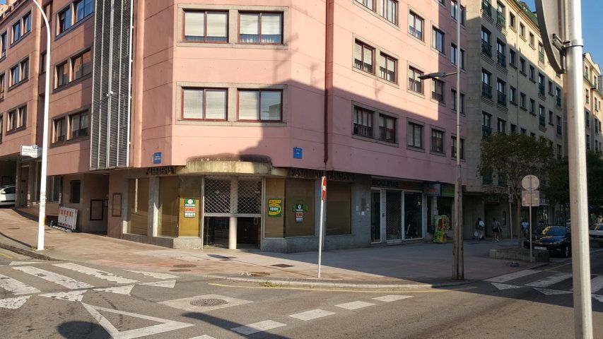 Vista exterior de Local en venda en Pontevedra Capital  amb Moblat