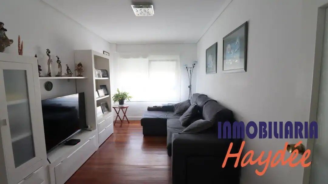 Wohnzimmer von Wohnung zum Verkauf in Leioa mit Abstellraum und Balkon