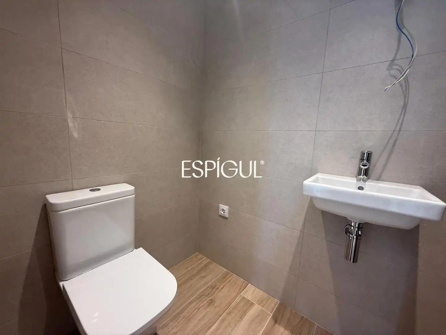 Badezimmer von Wohnung zur Miete in Girona mit Heizung, Terrasse und Abstellraum