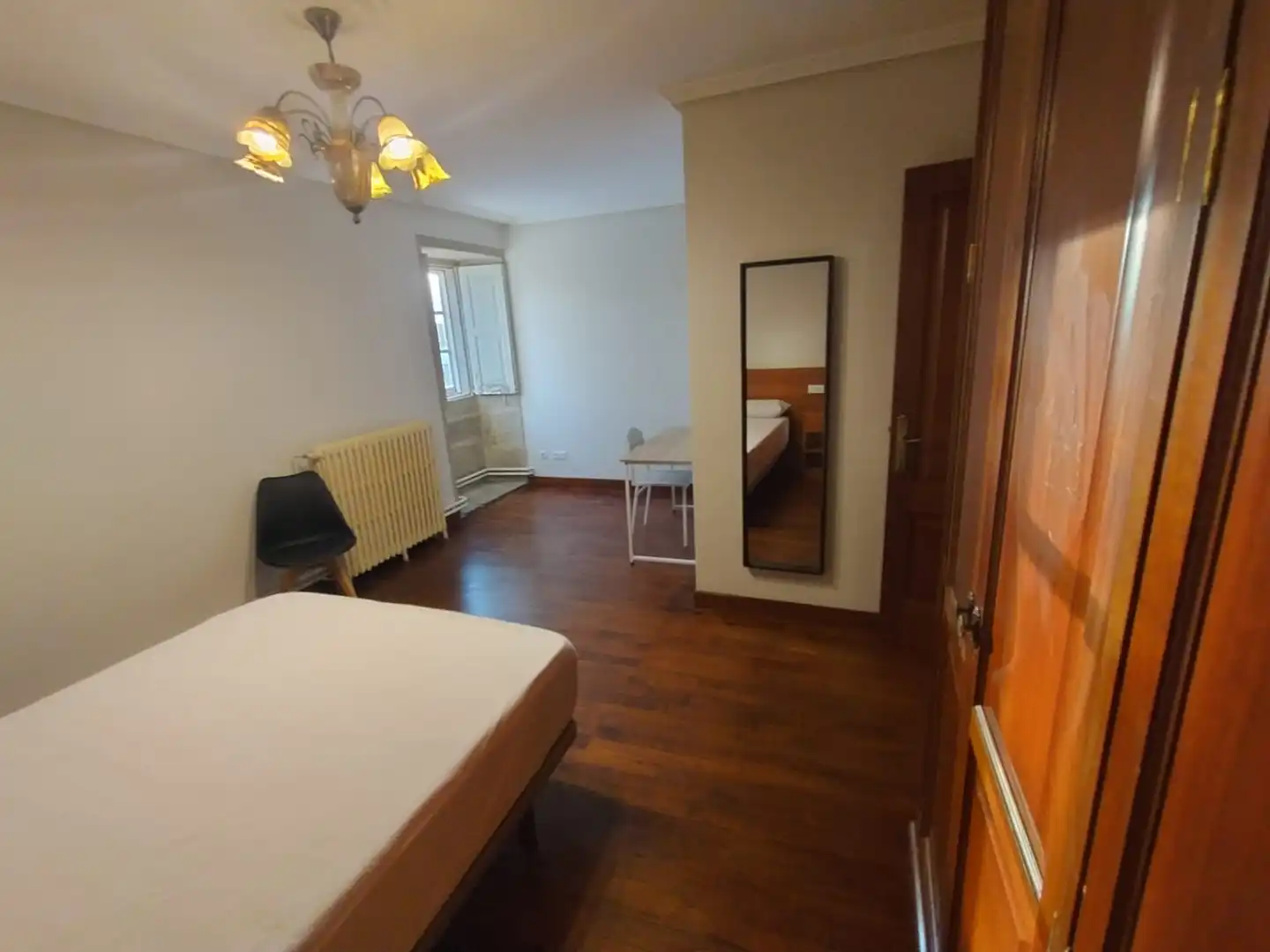 Habitación de Piso para compartir en Santiago de Compostela  con Calefacción, Parquet y Amueblado