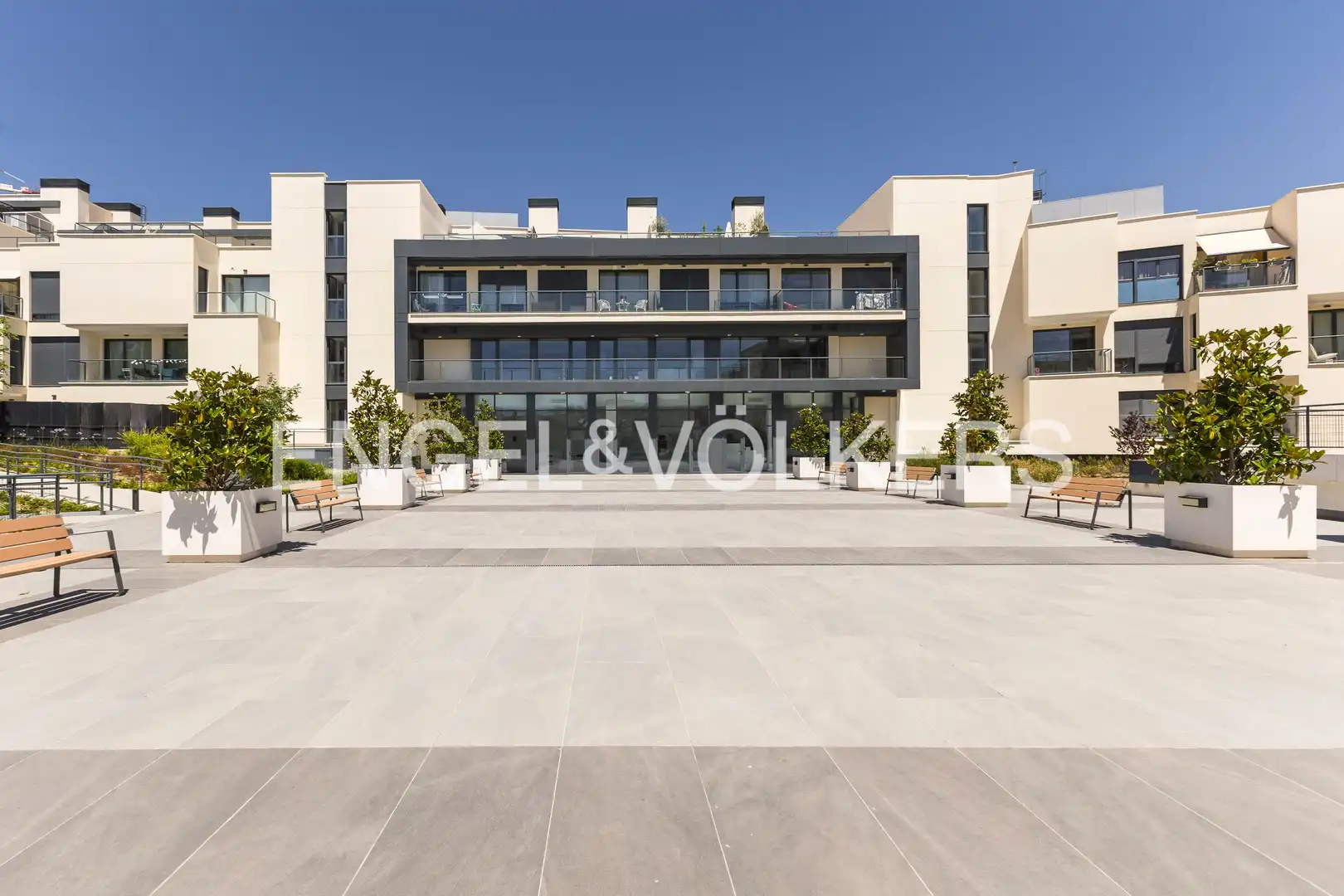 Exterior view of Flat for rent in San Sebastián de los Reyes  with Air Conditioner, Heating and Terrace