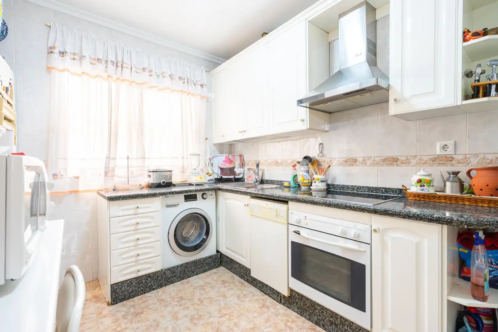 Kitchen of Flat for sale in Sevilla  with Air Conditioner, Storage room and Balcony