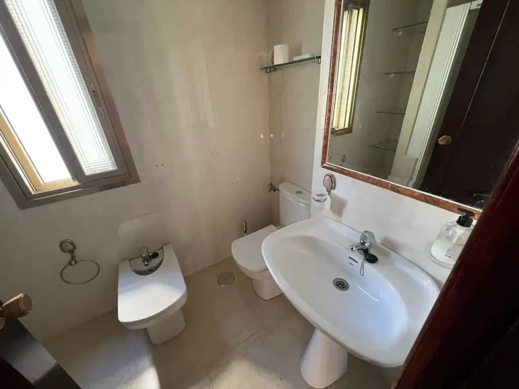 Bany de Pis en venda en Jaén amb Calefacció, Balcó i Piscina comunitària