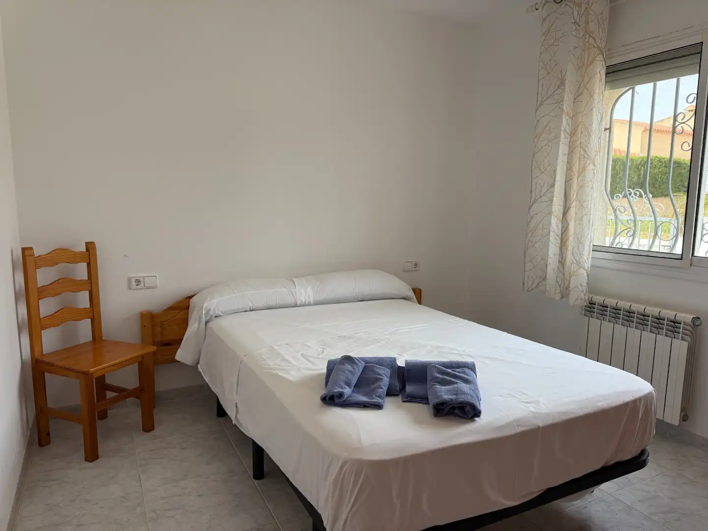 Dormitori de Casa o xalet en venda en Mont-roig del Camp amb Aire condicionat, Calefacció i Jardí privat