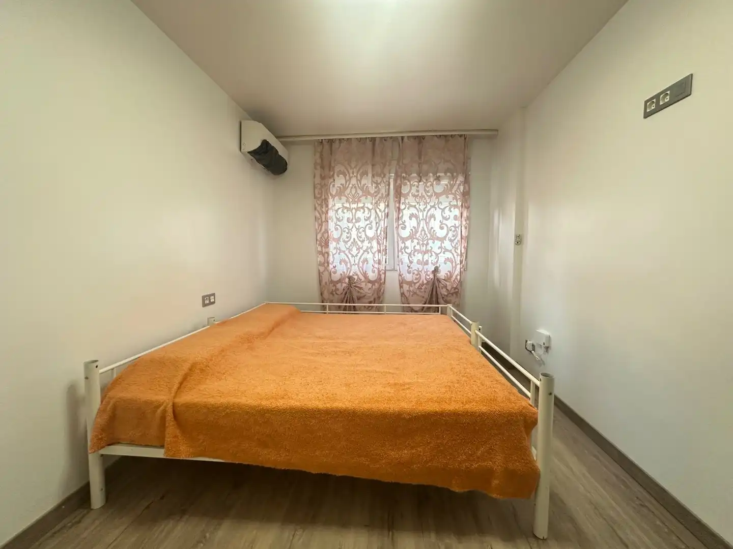 Habitación de Dúplex en venta en Torrevieja con Aire acondicionado, Terraza y Piscina