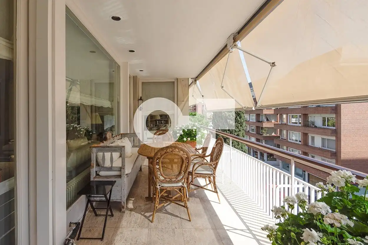 Piso con terraza en venta en Carrer Carrer Jacinto Benavente, imagen 4