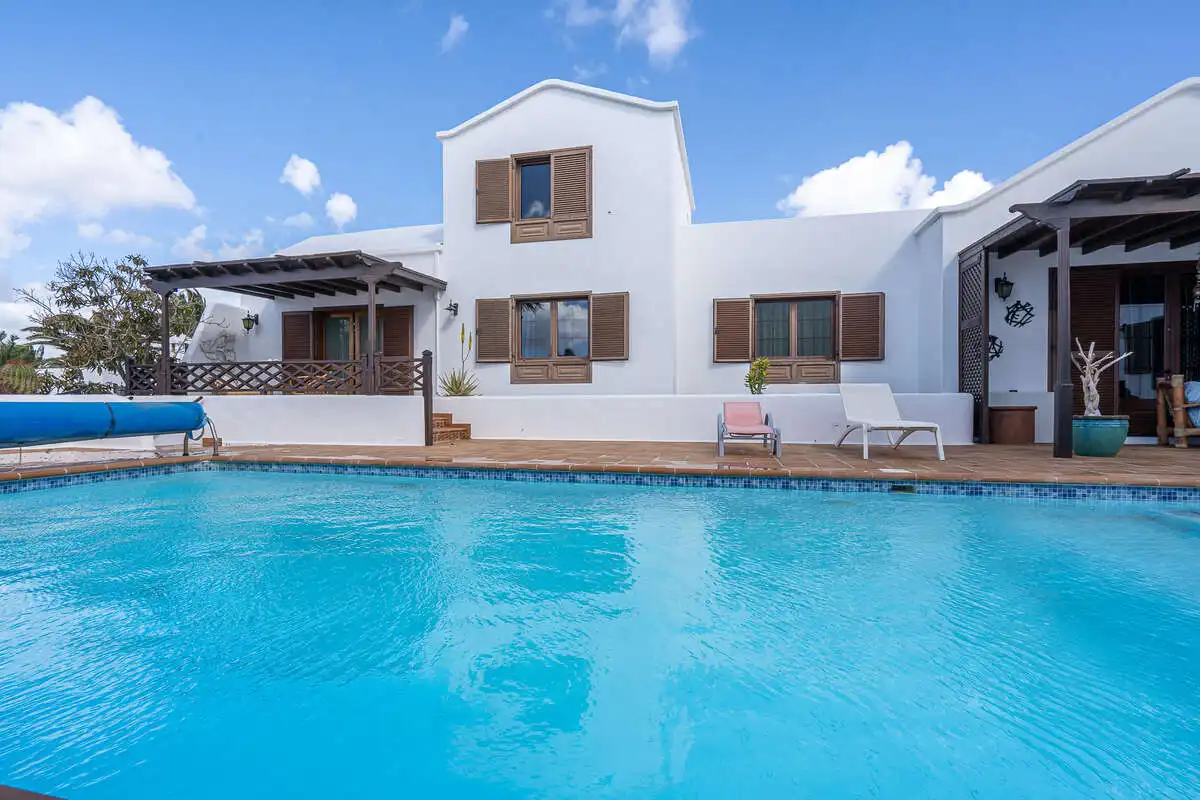 Vista exterior de Casa o chalet en venta en Arrecife con Piscina
