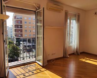 Bedroom of Flat to rent in  Madrid Capital  with Air Conditioner, Heating and Balcony