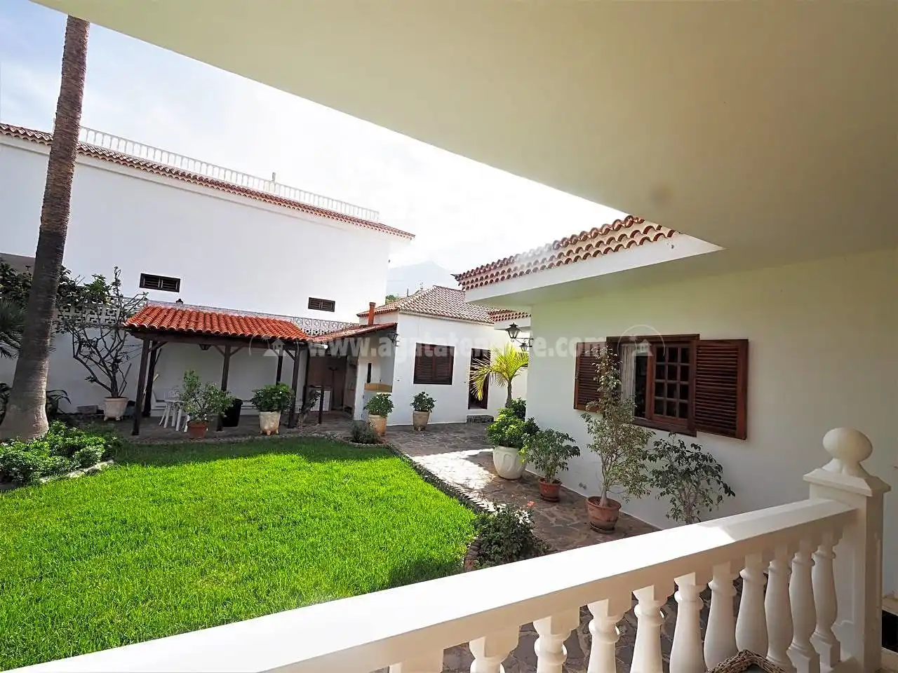 Vista exterior de Casa o xalet en venda en Icod de los Vinos amb Parquet, Terrassa i Traster