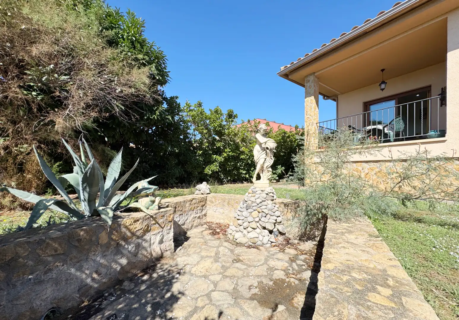 Garden of Houses for sale in Viladamat  with Air Conditioner, Heating and Private garden